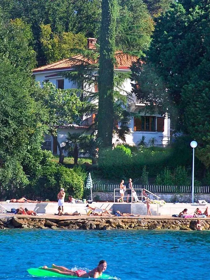 Apartment In Njivice/Insel Krk 38752