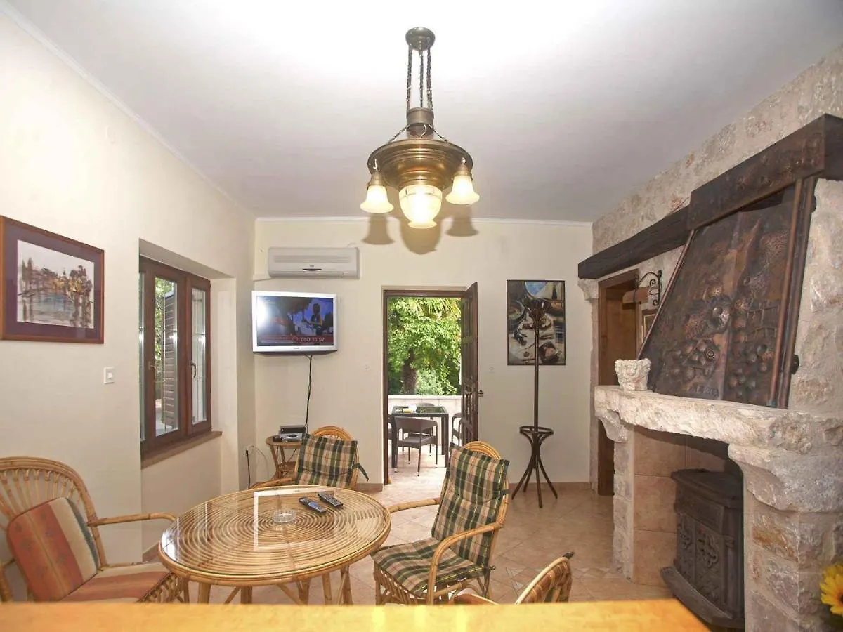 Apartment In Njivice/Insel Krk 38752 Njivice