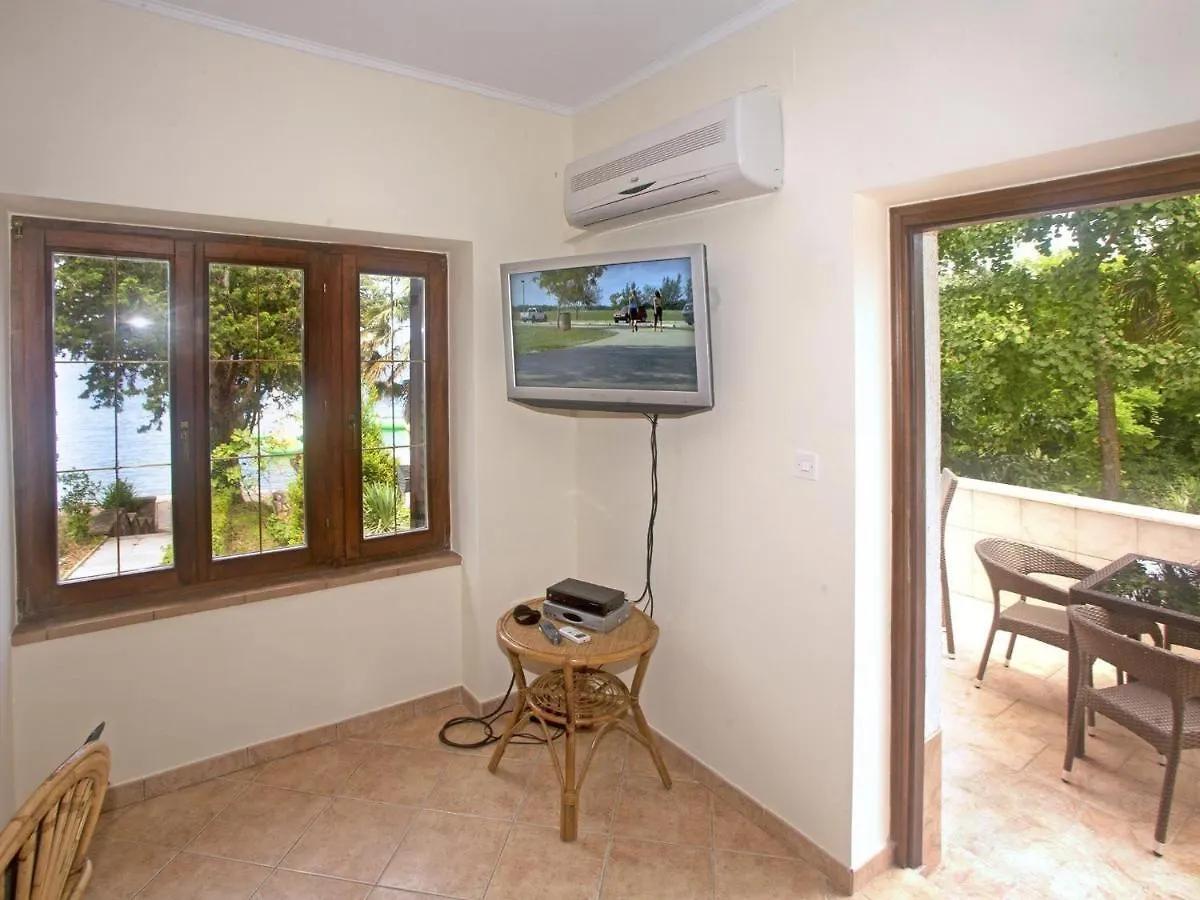 Apartment In Njivice/Insel Krk 38752