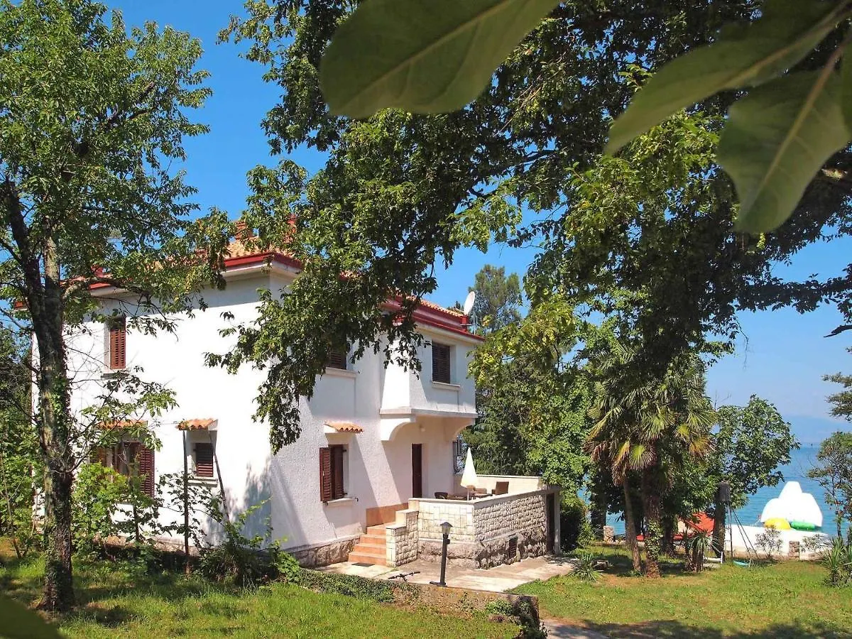 Apartment In Njivice/Insel Krk 38752